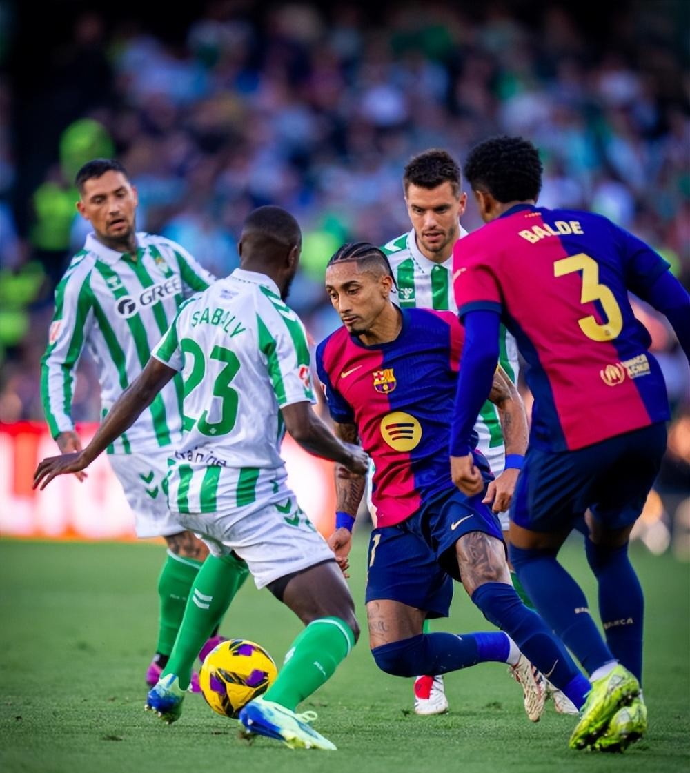 爱游戏官方-巴萨二连败，险象环生欧冠资格堪忧