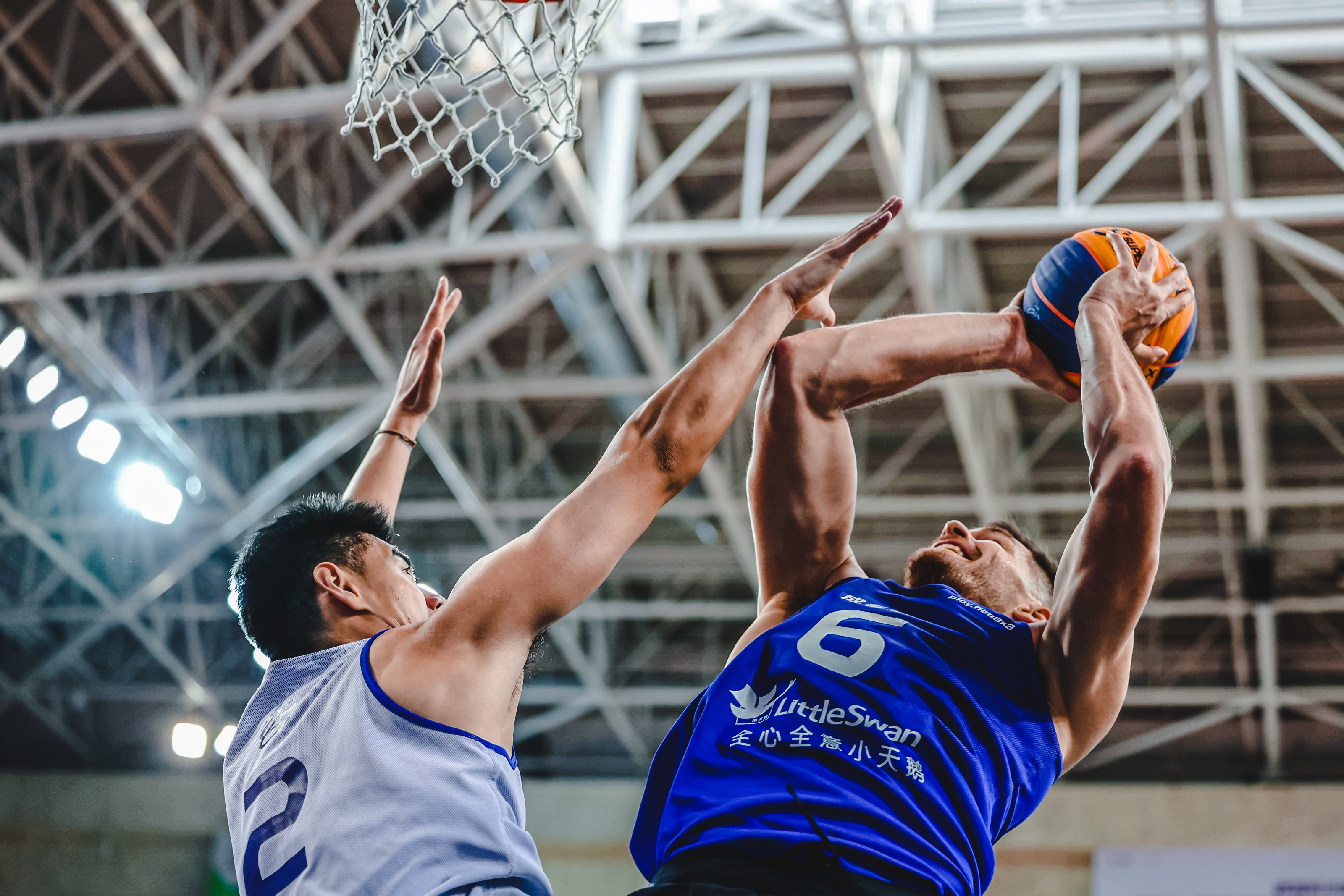 关于南美球队突破重围，夺得国际篮球冠军的信息