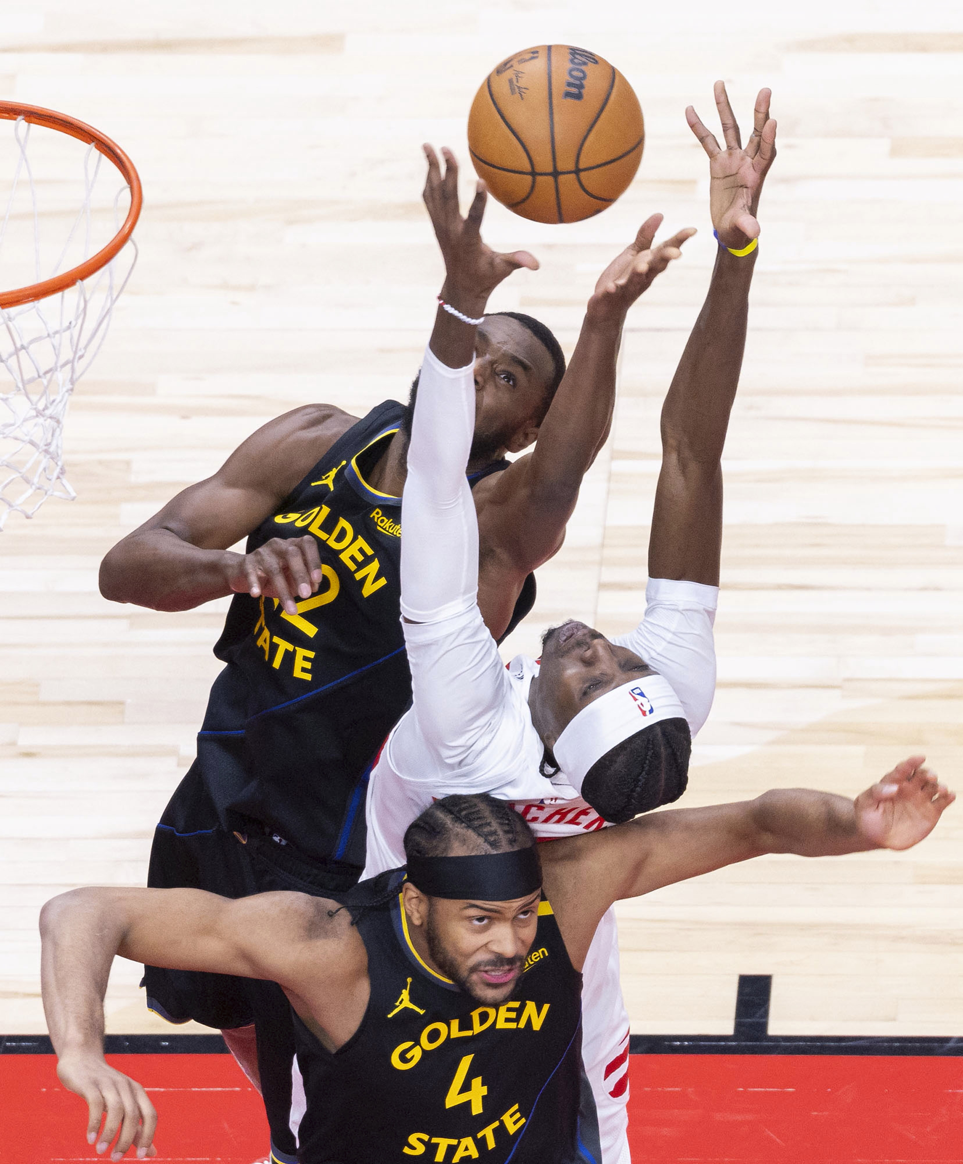 猛龙队在加时赛中战胜黄蜂,终结连败 猛龙队在加时赛中战胜黄蜂,终结连败