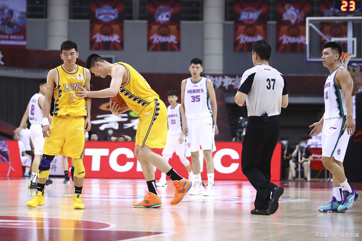 爱游戏入口-国内篮球联赛季后赛榜首之争愈发激烈