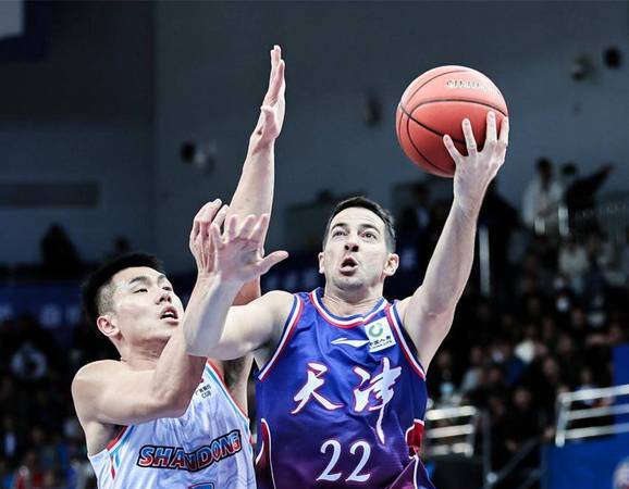 国内篮球联赛季后赛榜首之争愈发激烈 国内篮球联赛季后赛榜首之争愈发激烈