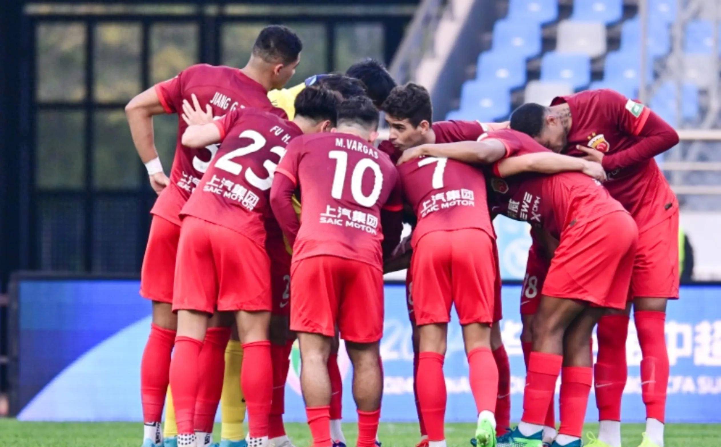 爱游戏大厅-包含上海队在客场成功击败宿敌，赢得关键比赛的词条