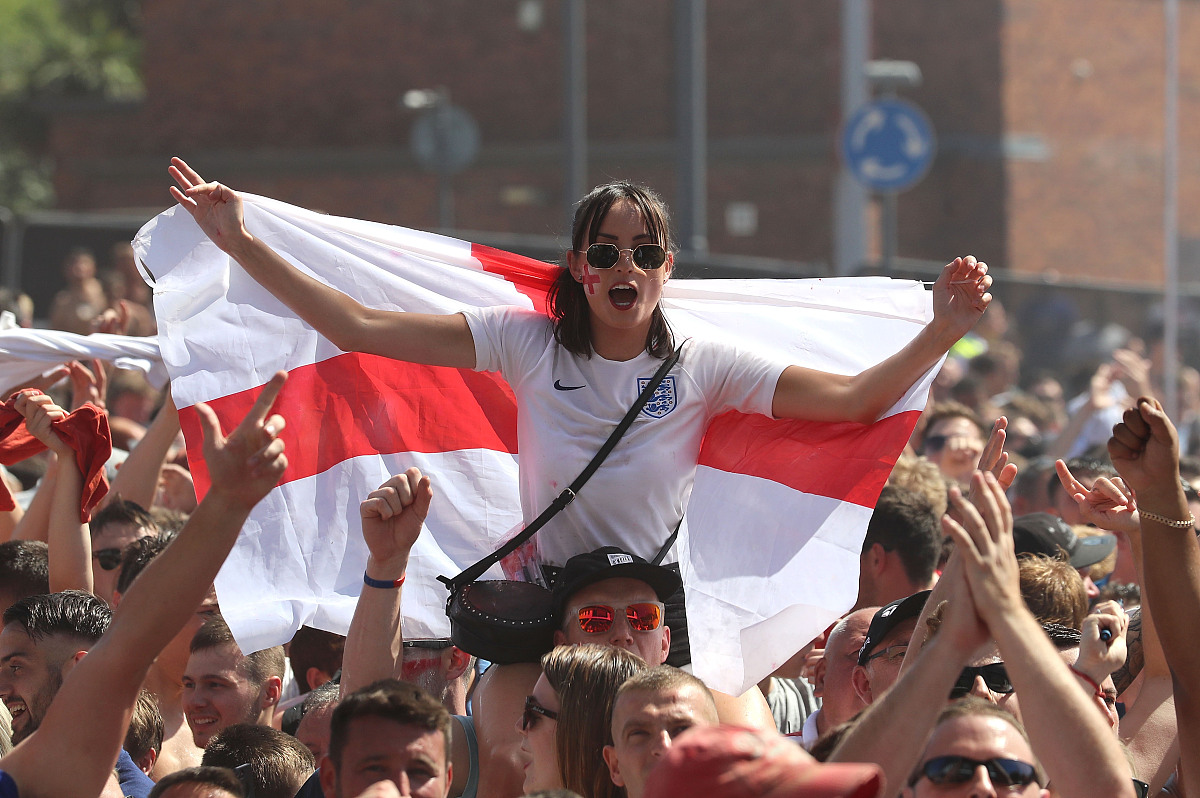 爱游戏官网-海外足球赛事精彩纷呈，球迷热情观赛的简单介绍