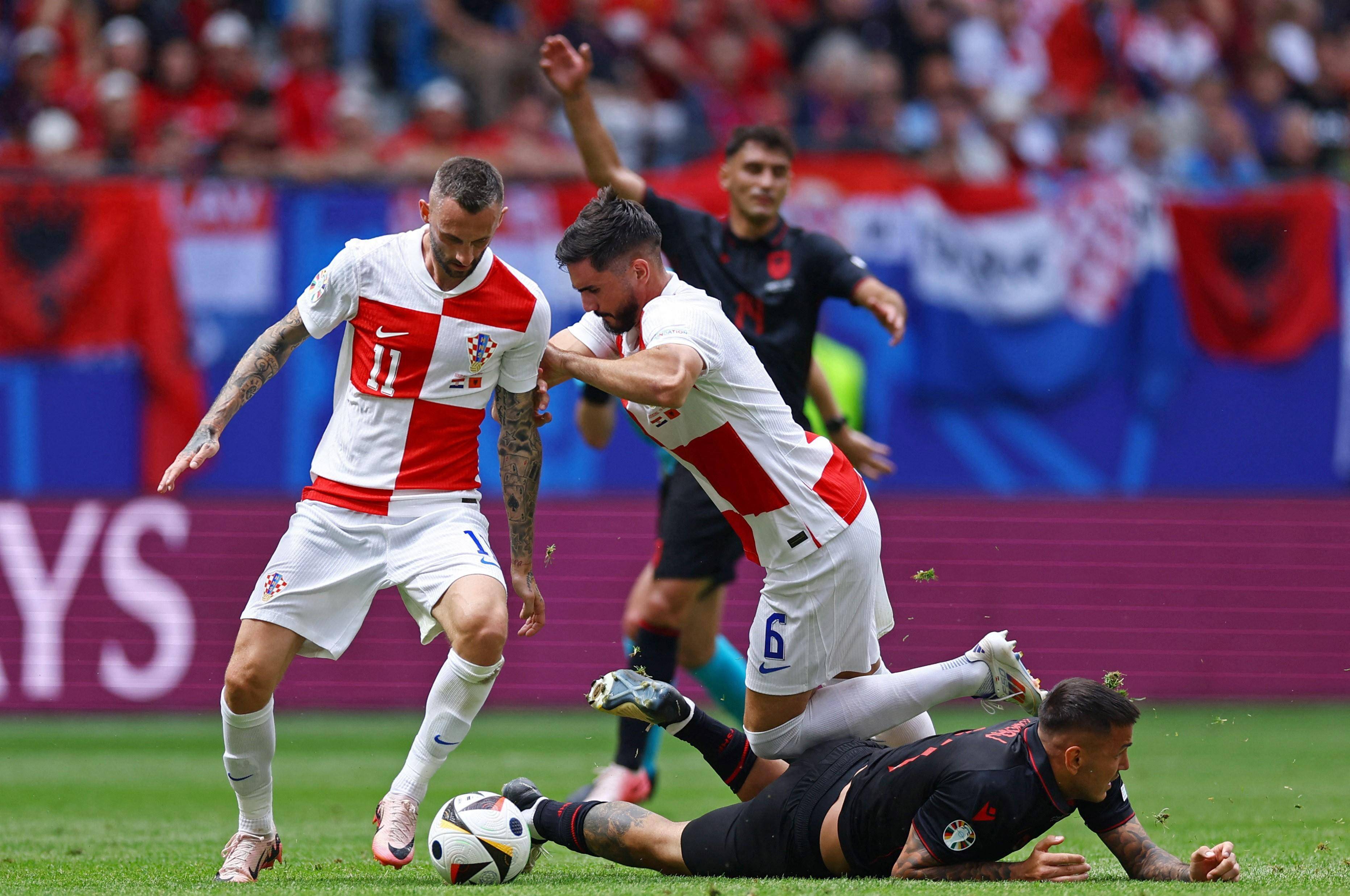 爱游戏入口-包含荷兰队备战克罗地亚，主场优势带来信心的词条