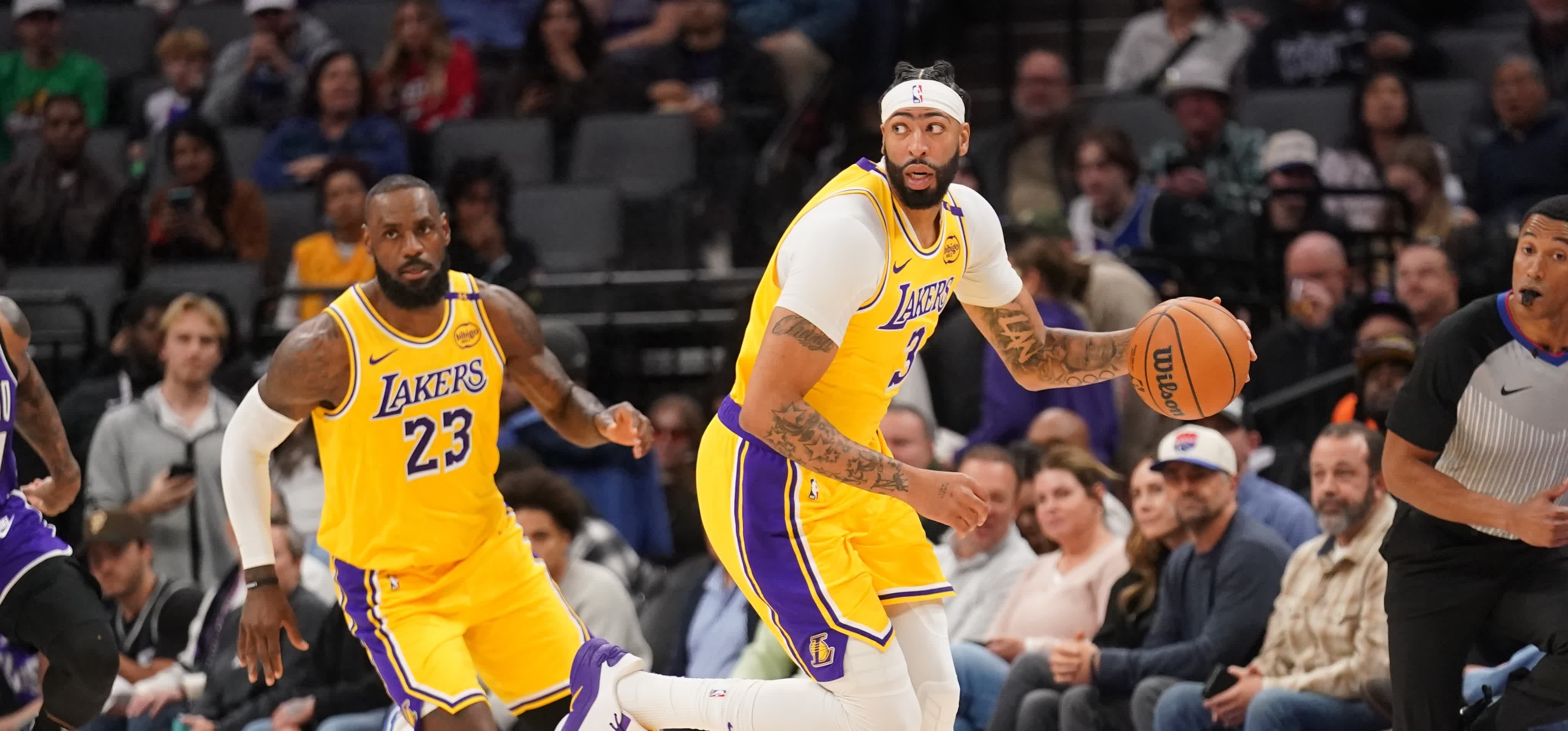 包含湖人队全队士气高涨备战下一场比赛的词条