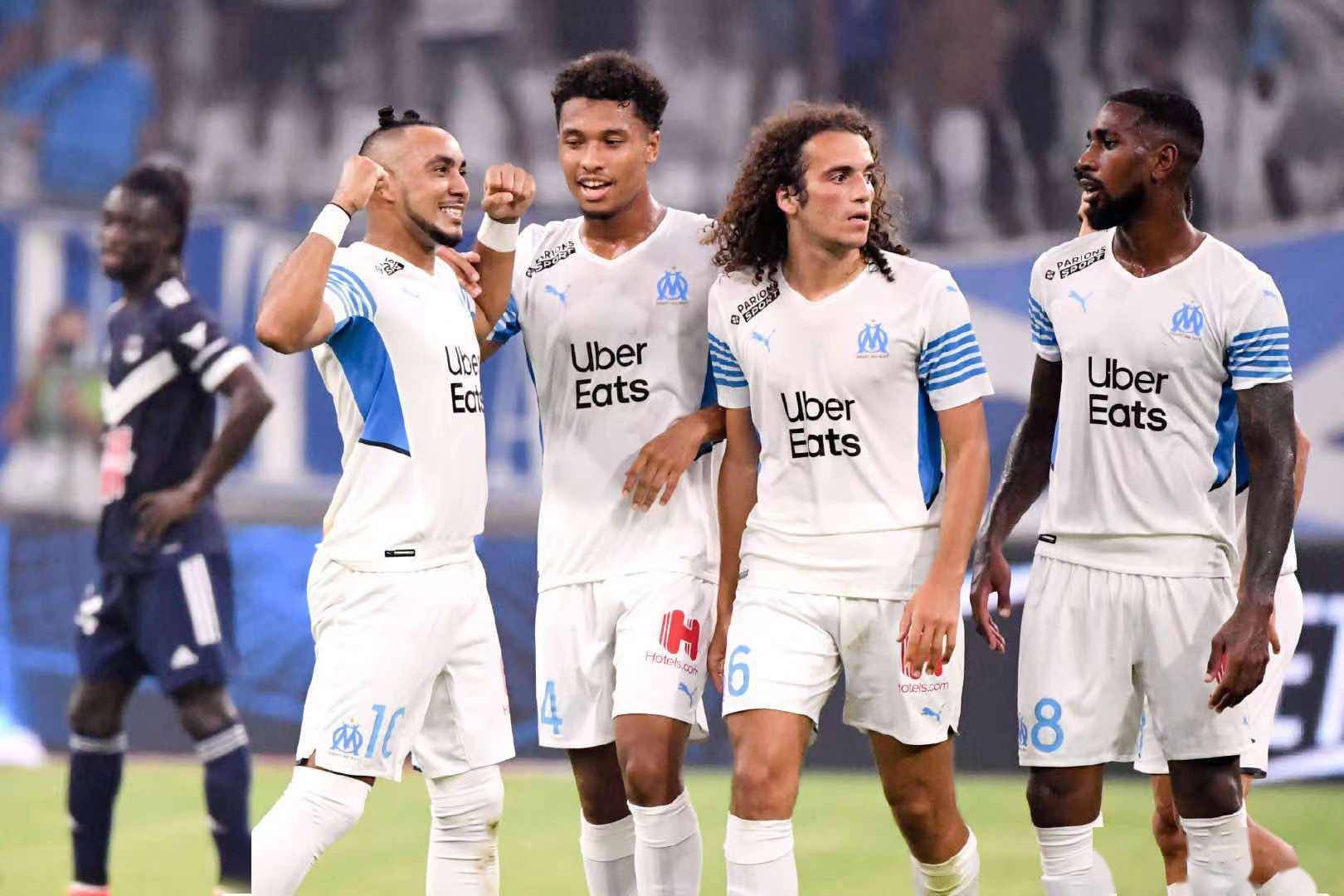 包含亚特兰大主场轻松取胜，稳住前四位置的词条