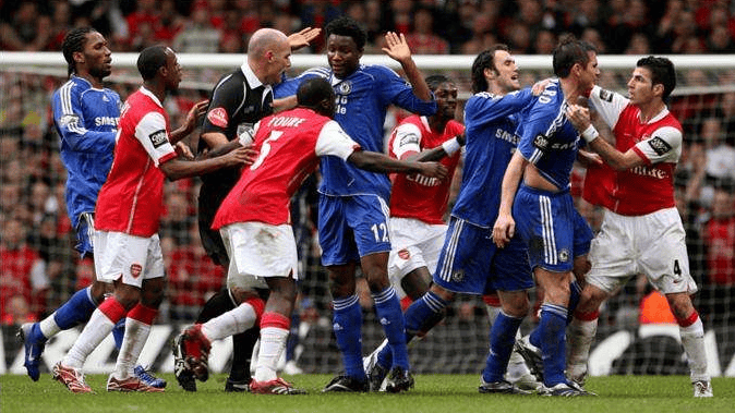 爱游戏tv-足球风云再起，各队势均力敌争夺胜利的简单介绍