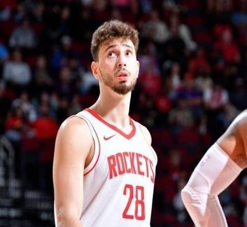 关于骑士内线支柱受伤，攻防转换失去优势的信息