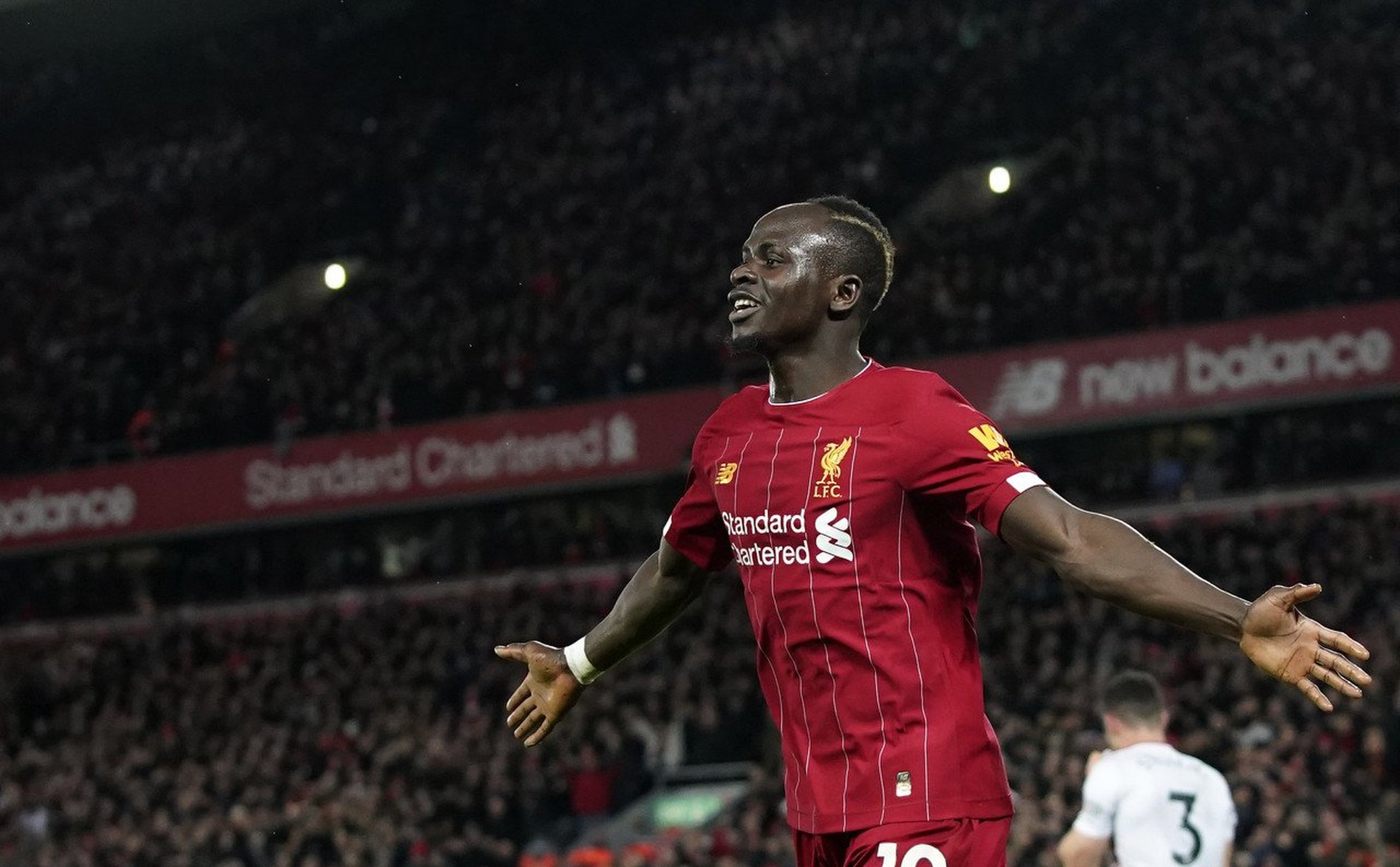 马内带领利物浦大胜里昂,赢得比赛 马内带领利物浦大胜里昂,赢得比赛