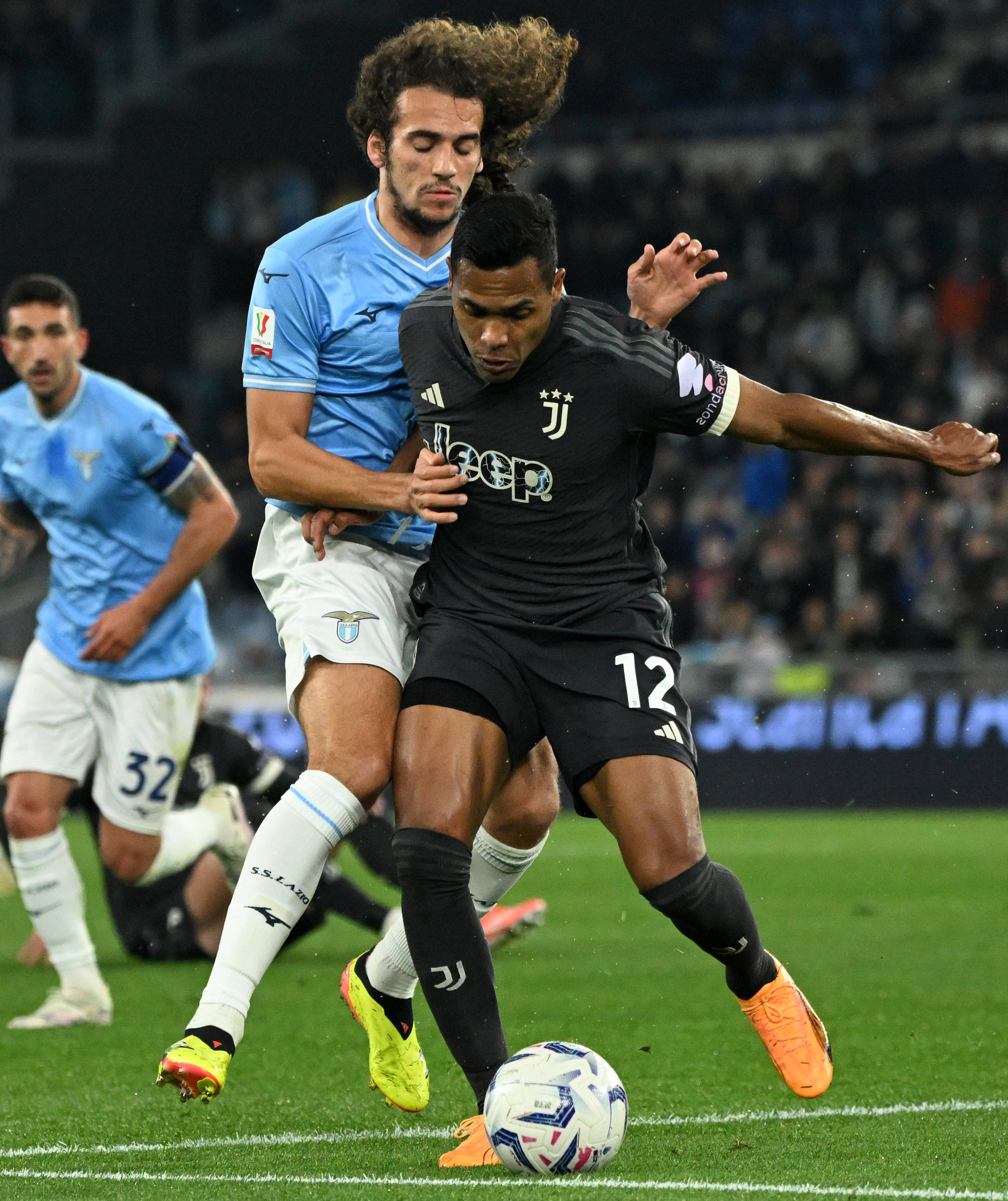 尤文图斯中场博努奇建功,帮助球队取得胜利 尤文图斯中场博努奇建功,帮助球队取得胜利