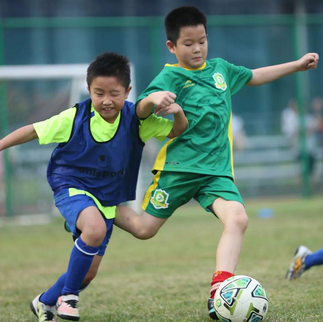 爱游戏官方-关于福建鲟鹏队蓄势待发全队准备为胜利全力以赴的信息