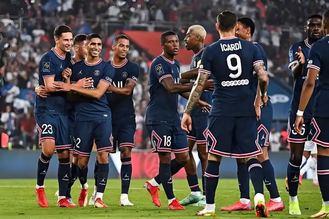 巴黎圣日耳曼士气高涨，球迷为球队点赞的简单介绍