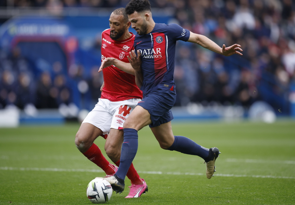 爱游戏大厅-巴黎圣日耳曼球员发挥出色，稳定法甲联赛排名的简单介绍