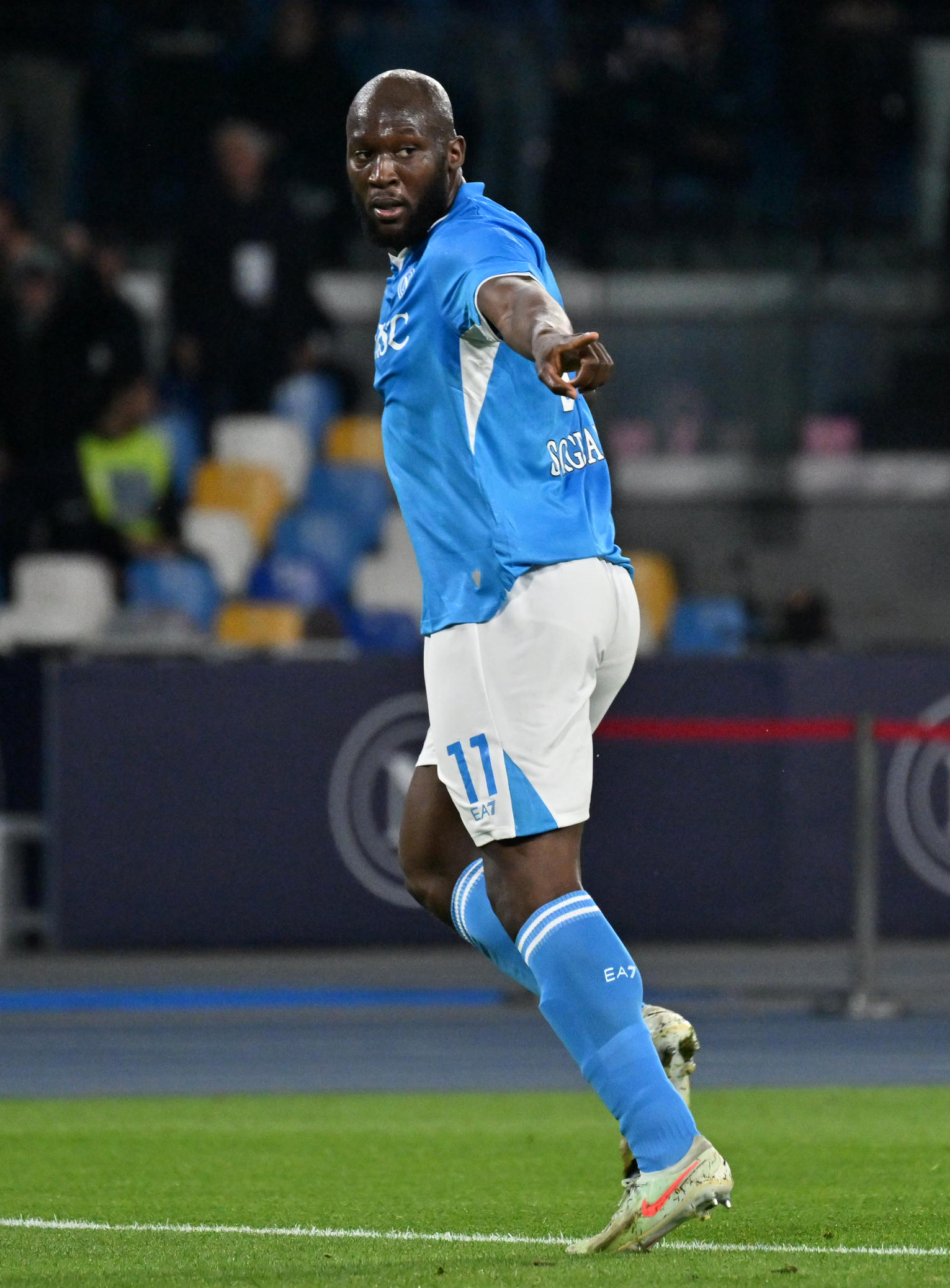 那不勒斯中场连续进球,意甲射手榜领跑的简单介绍 那不勒斯中场连续进球,意甲射手榜领跑的简单介绍