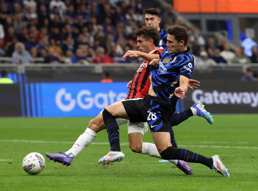 关于AC米兰球员展现出色技术，踢出漂亮球的信息