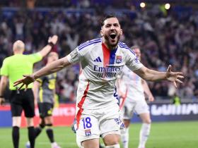 里昂球员在比赛中奉献精彩表现 里昂球员在比赛中奉献精彩表现