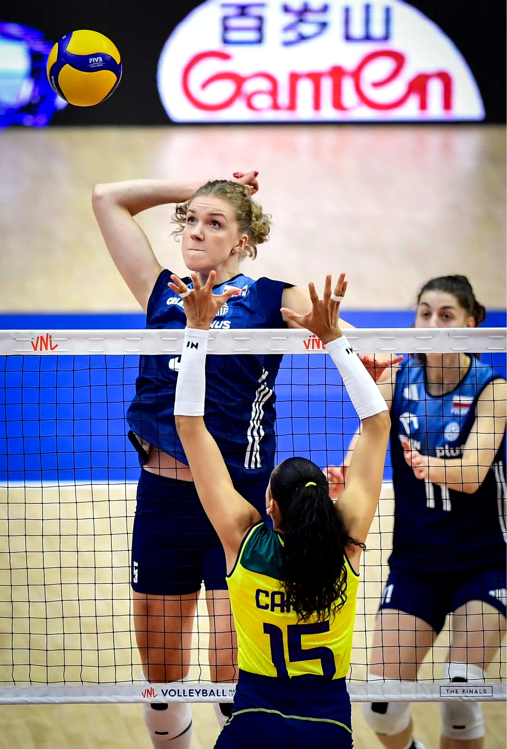 爱游戏在线-巴西排球队以完美比分获胜，晋级决赛的简单介绍