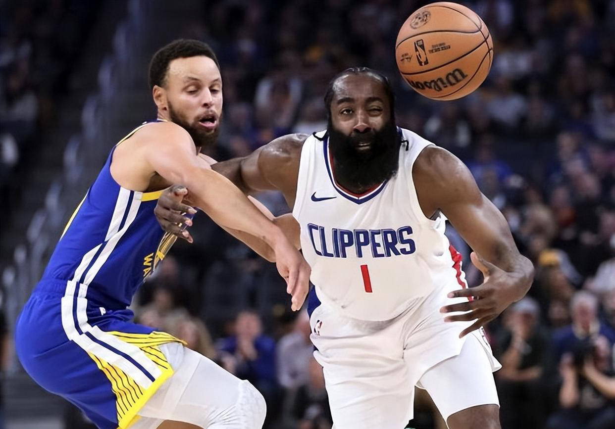 爱游戏体育-包含迎风破浪，欧洲足球赛事中球员拼尽全力的词条