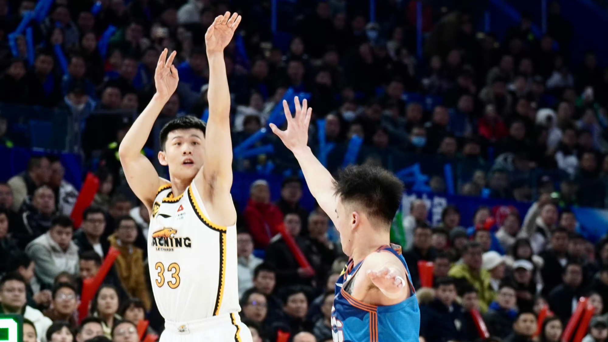 爱游戏在线-包含重庆斯威客场不敌辽宁宏运队，错失取胜机会的词条