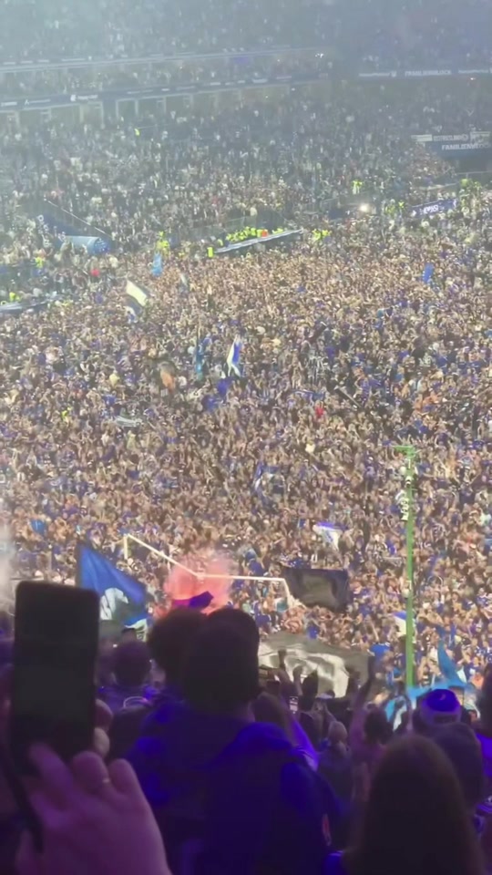 高拉特表现出色,汉堡球迷鼓舞士气的简单介绍 高拉特表现出色,汉堡球迷鼓舞士气的简单介绍