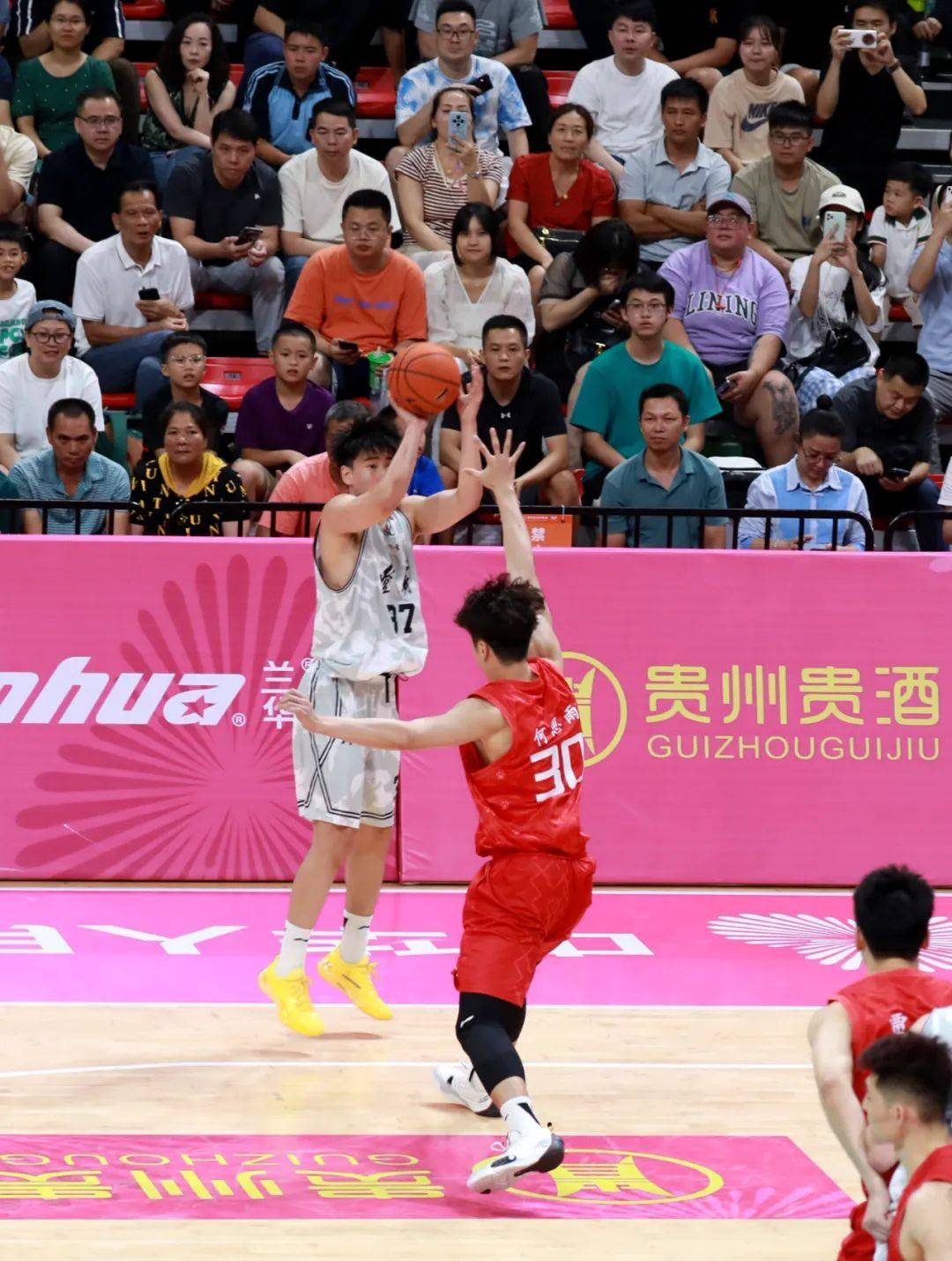 爱游戏官网-沈阳男篮主场对抗广东队，东部头名之争的简单介绍