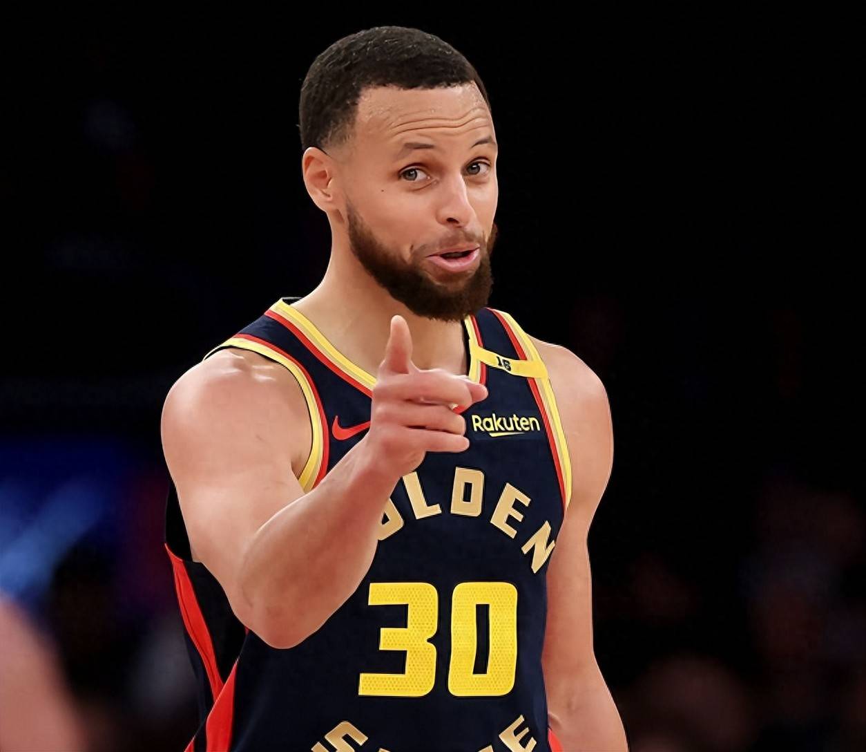 爱游戏娱乐-狂飙三分！库里指导勇士逆袭夺胜