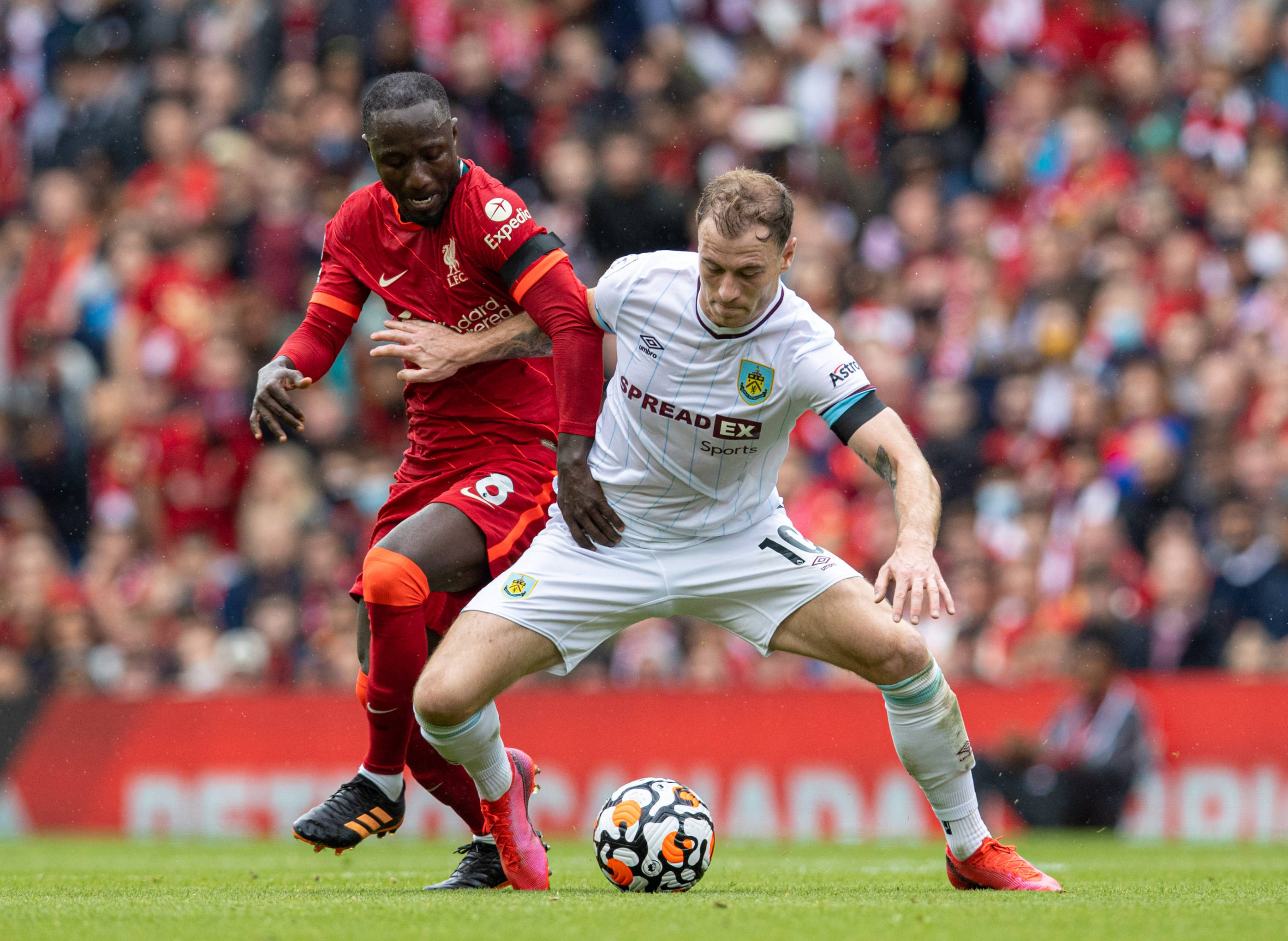 爱游戏APP-包含伯恩利主场逼平沃特福德，难分胜负的词条