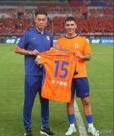 爱游戏体育-三亚队主场告捷，外援表现抢眼