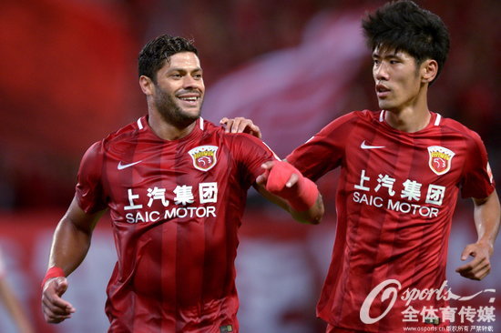 爱游戏tv-狼队主场告捷，主场豪取三分