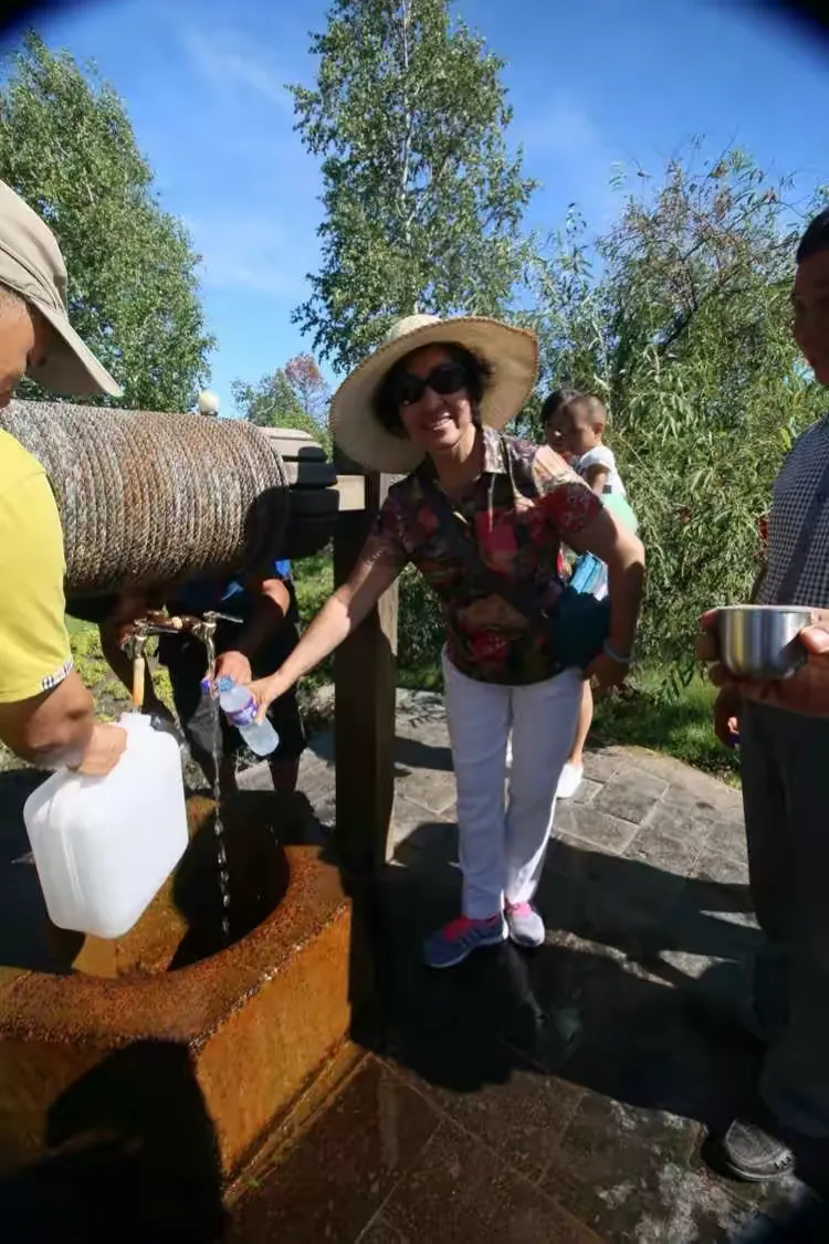 爱游戏官方入口-关于荷兰球员重返家乡，带动社区足球热情的信息