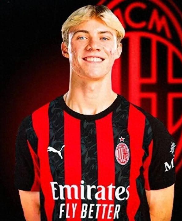 曼联官方宣布签下国际米兰前锋