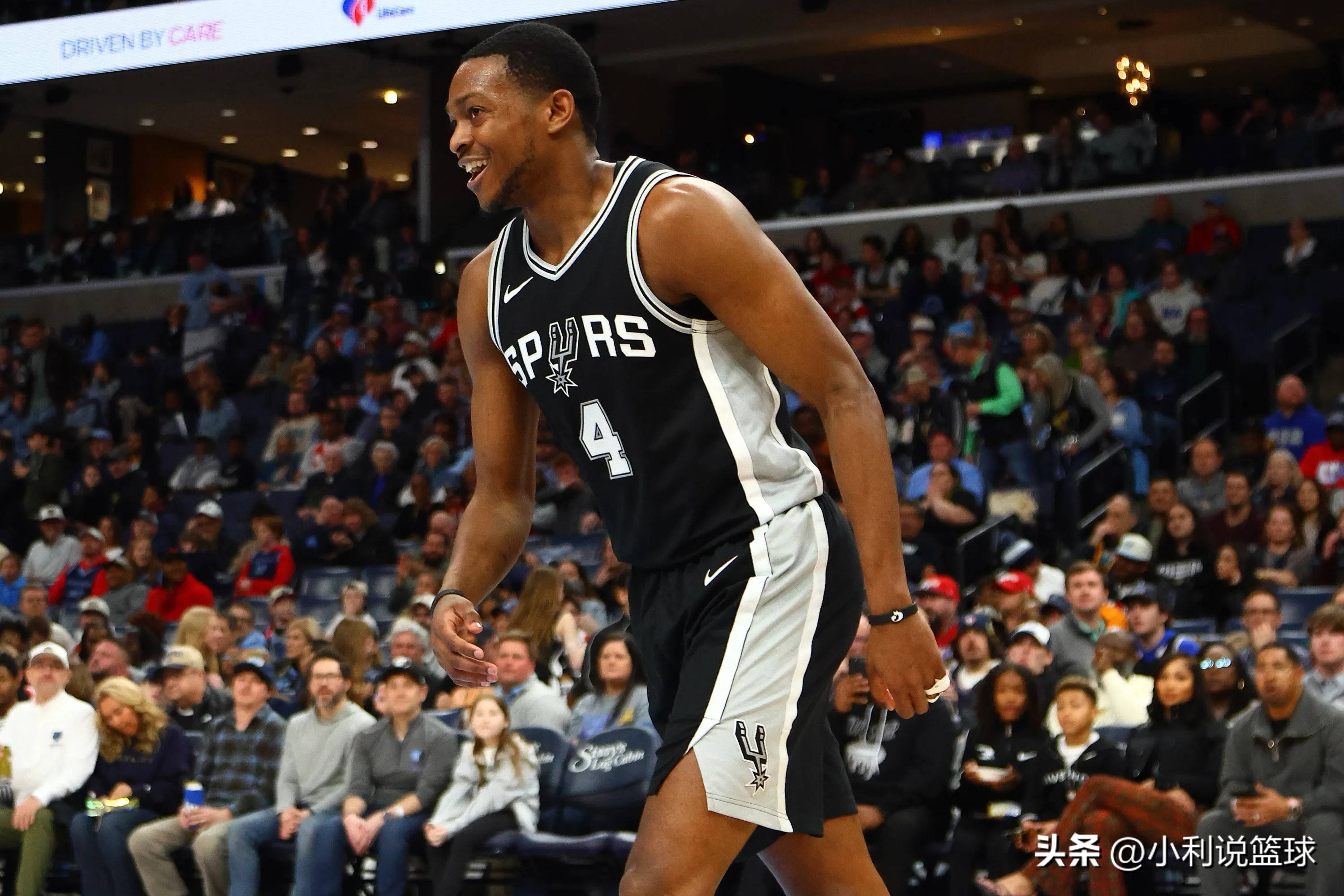 雄鹿主帅发挥神通,球队轻取马刺 雄鹿主帅发挥神通,球队轻取马刺