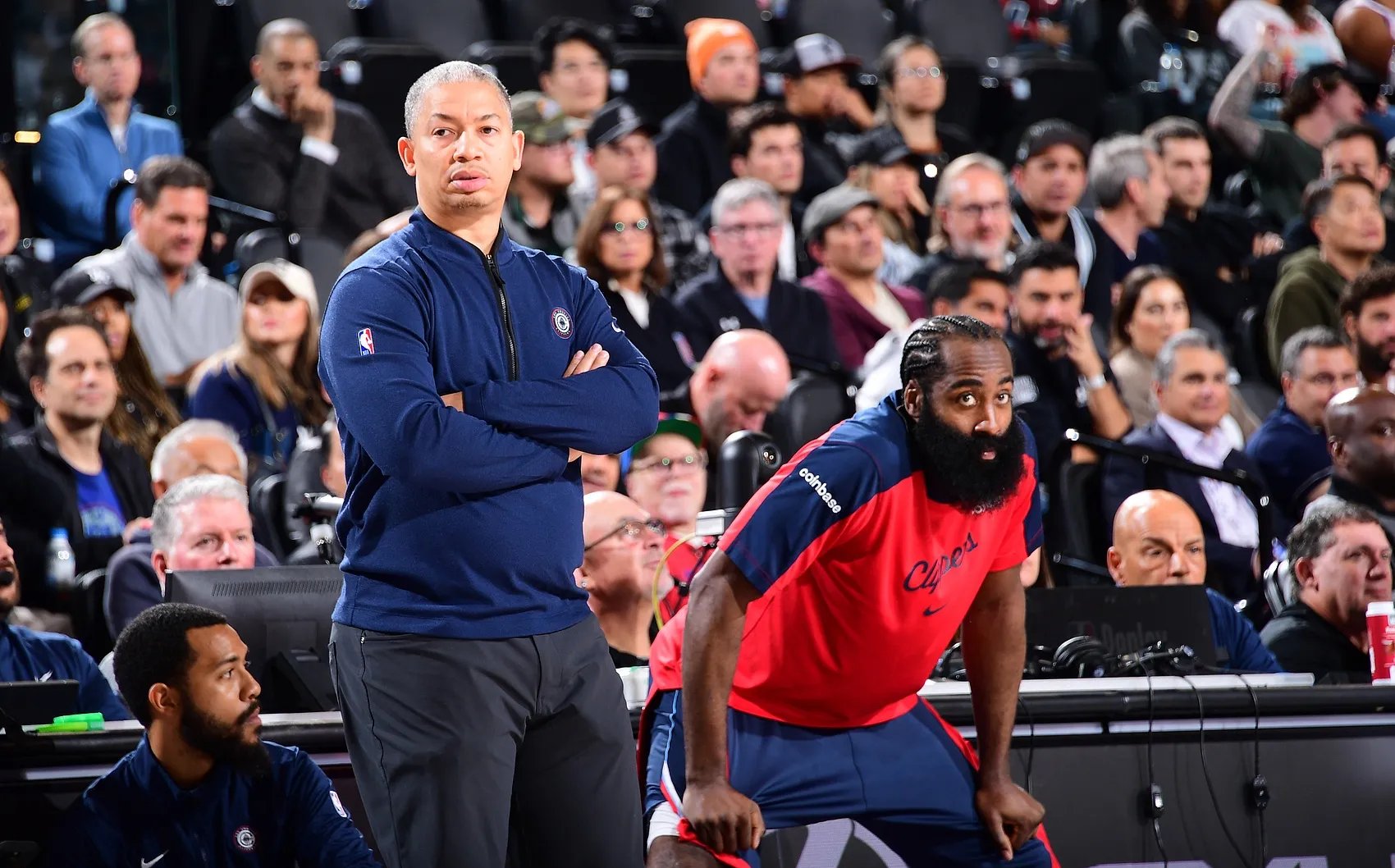 快船队老将归队,球队士气大振 快船队老将归队,球队士气大振