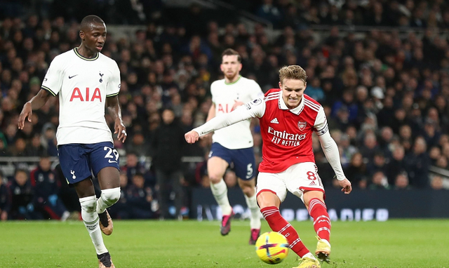 阿森纳惨败热刺,提前告别冠军争夺战 阿森纳惨败热刺,提前告别冠军争夺战