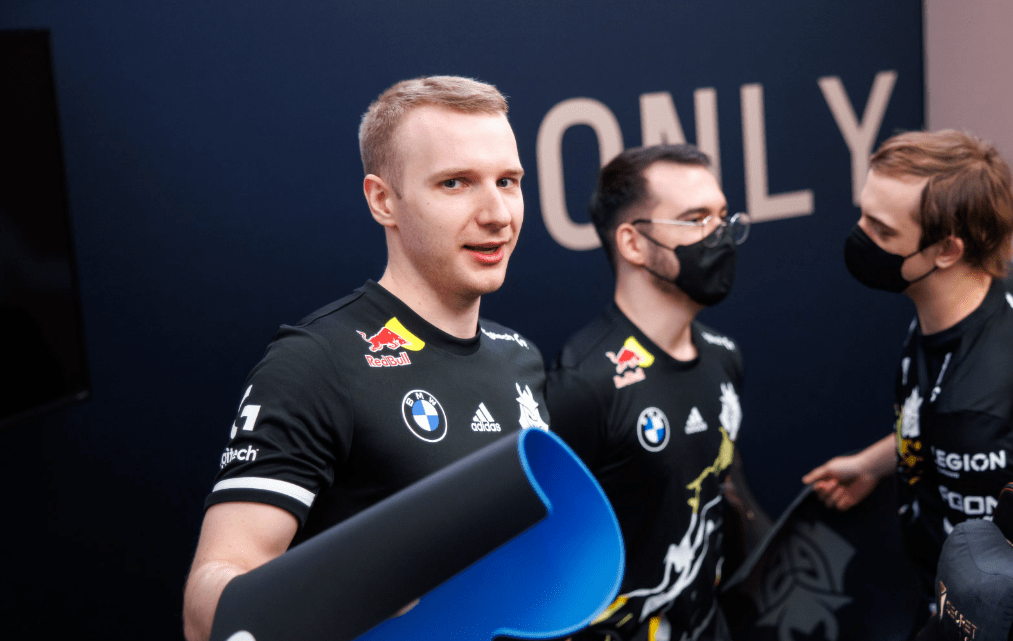 爱游戏tv-FLY险胜EG，Deft完成史诗逆转成都决赛之夜3:2（成都）