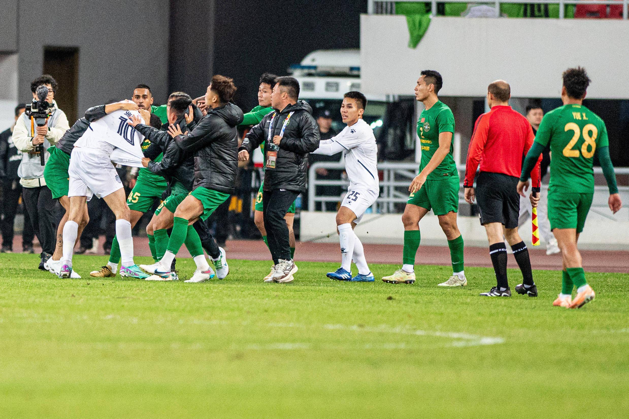 阿贾克斯崭露头角,备战亚冠四强赛 阿贾克斯崭露头角,备战亚冠四强赛