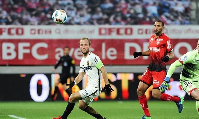 瓦朗谢纳主场大胜，保持领先优势的简单介绍