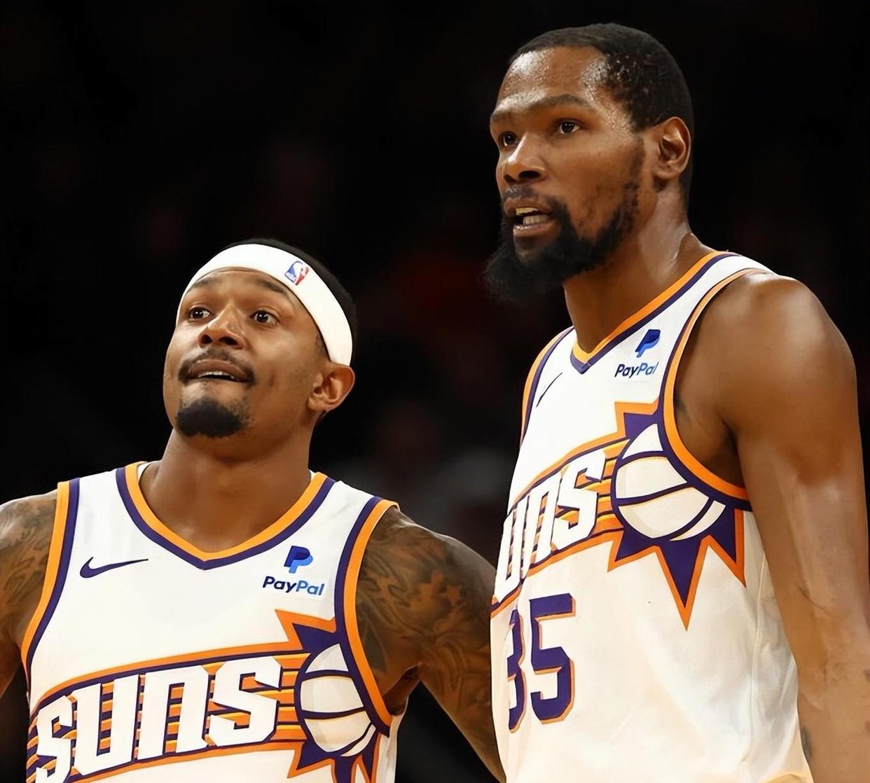 爱游戏-猛龙客场击败太阳，全队发威的简单介绍