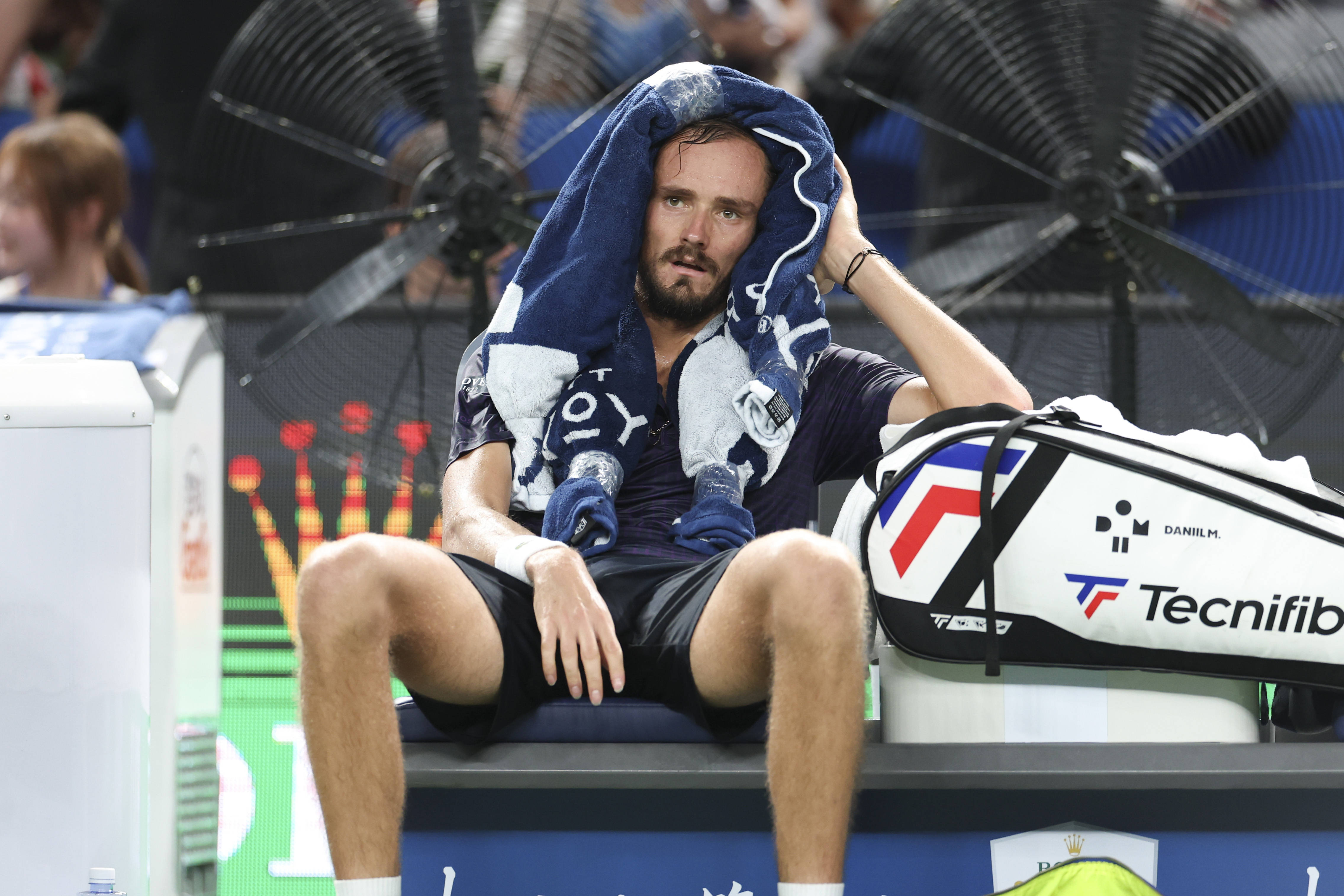 爱游戏在线-英国网球队力克西班牙网球队，梅德韦杰夫绝境逆转的简单介绍