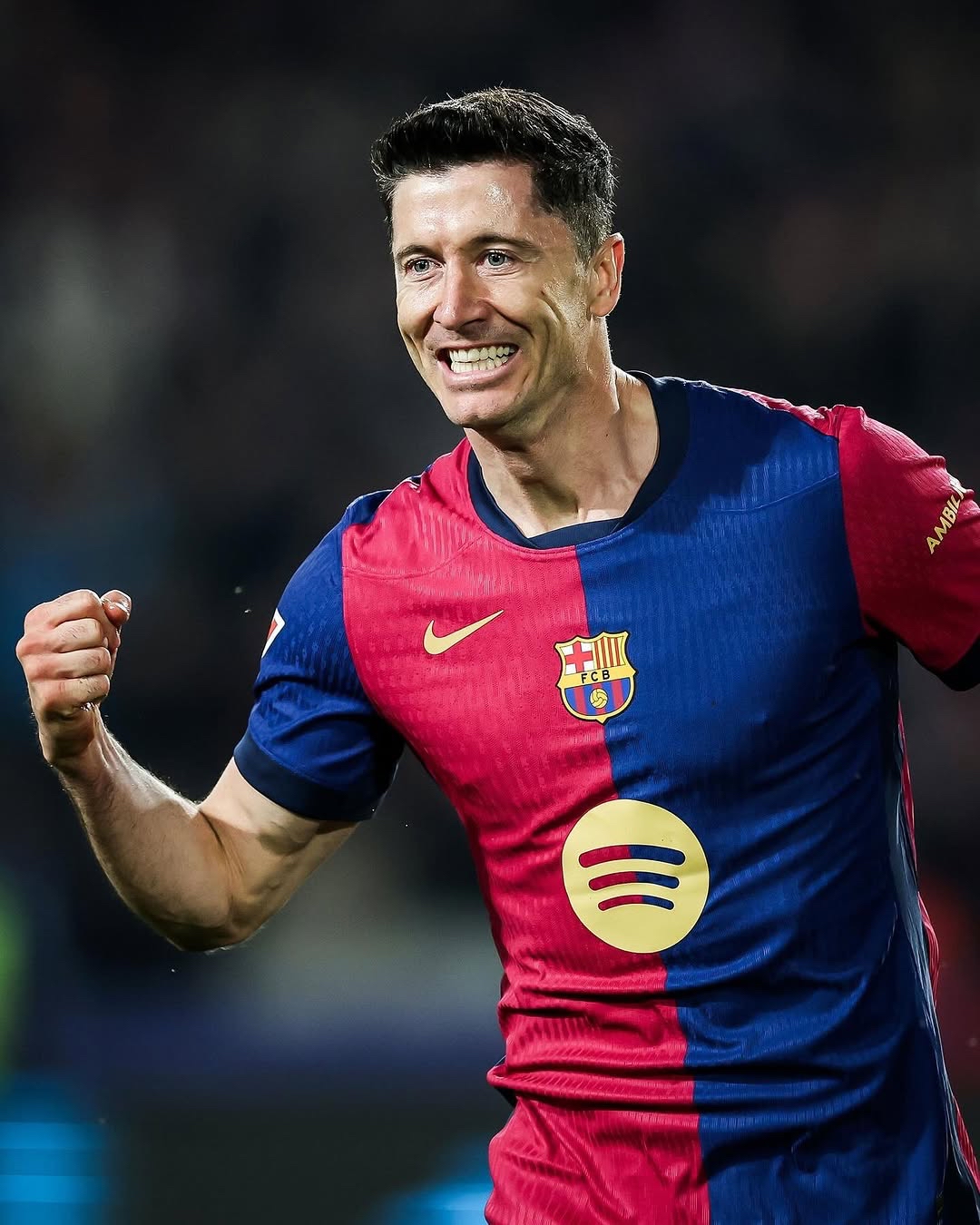 关于罗马轻取秘鲁，莱万惊艳世界的信息