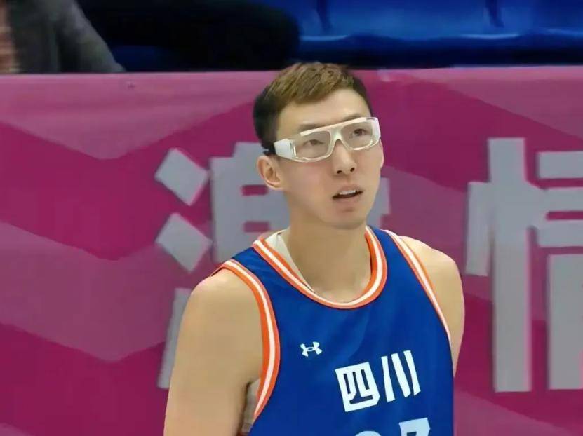 爱游戏APP-深圳队逆转青岛队，周琦刷新纪录