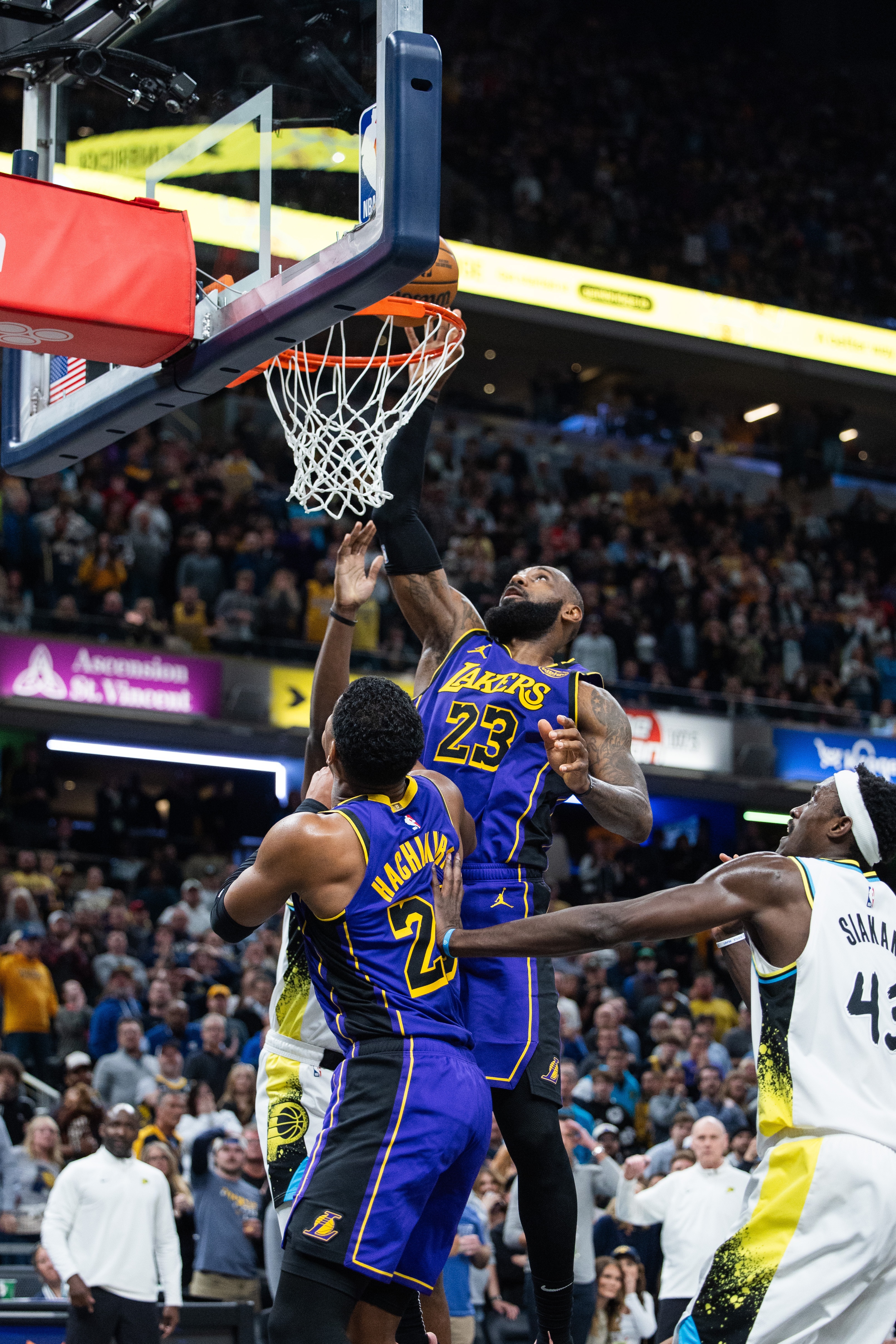 国王逆转雄鹿，拉文点燃赛场