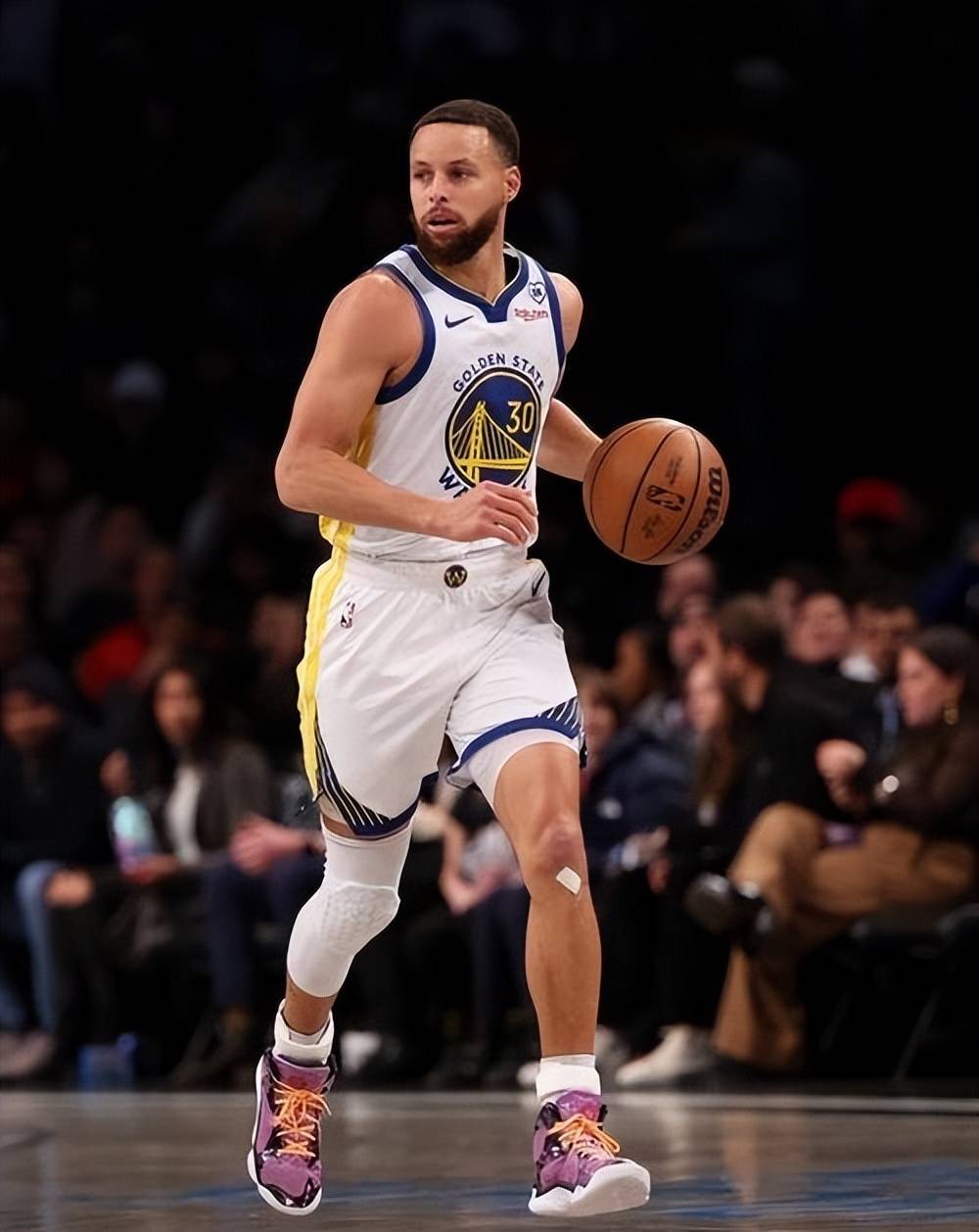 爱游戏娱乐-火箭关键战突围深圳队，锡安成为关键先生