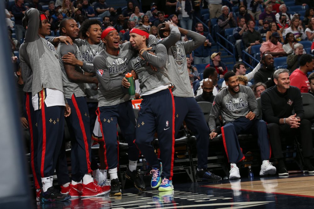 欧冠半决赛焦点战，深圳队险胜鹈鹕